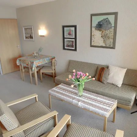 Promenade Apartment *